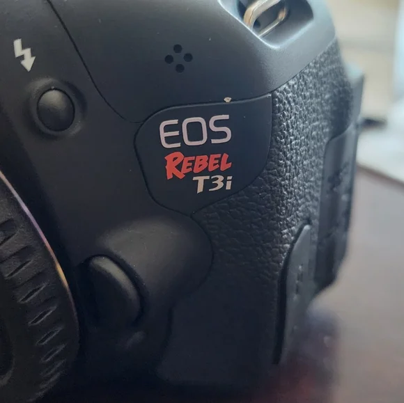 Canon EOS Rebel T3i Camera Kit 18-55 Mm Lense - Picture 7 of 12